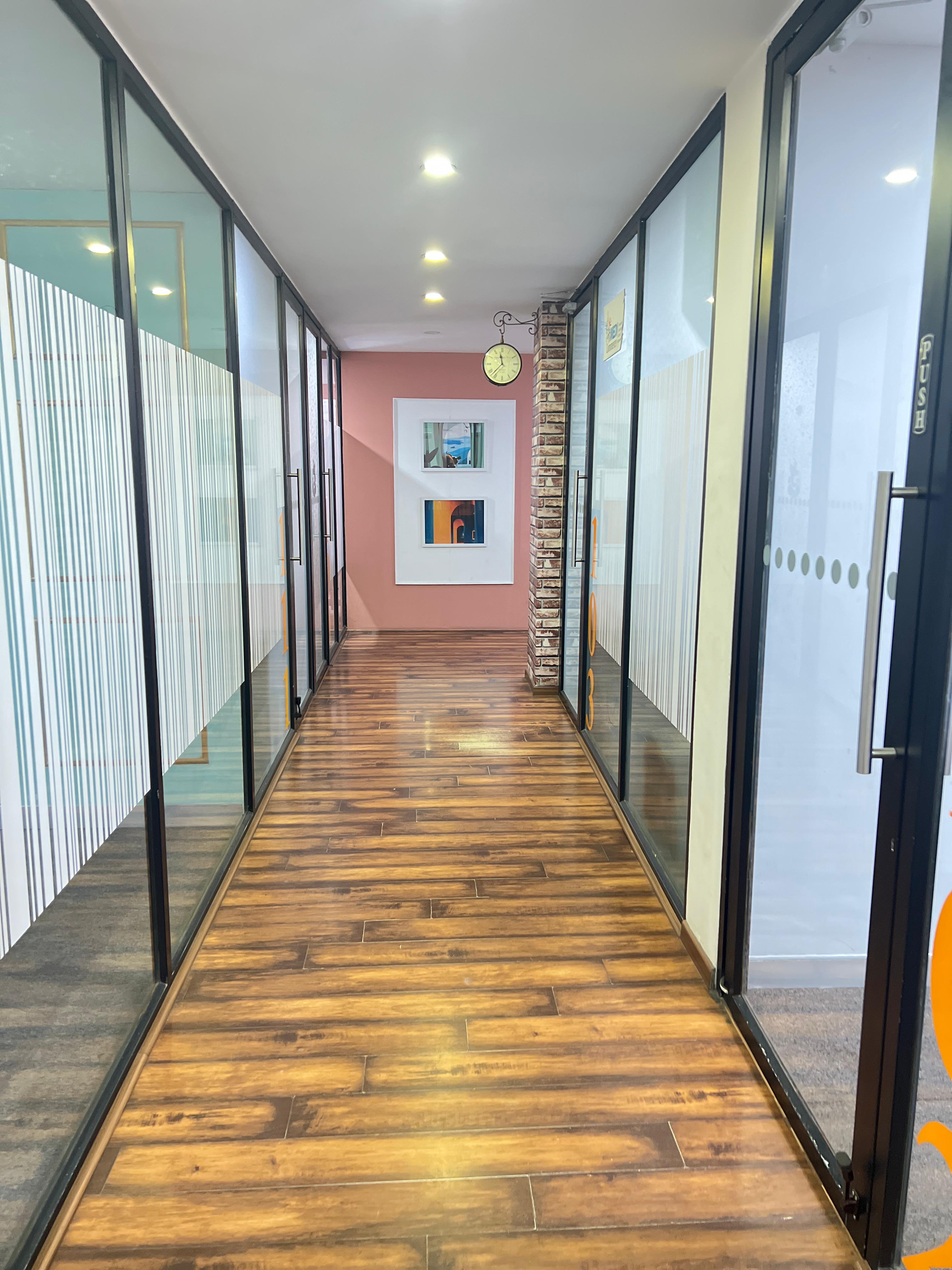 5 Seater Offices With Manager Cabin